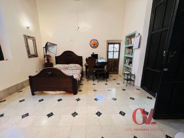 “CASONA LIMON” ESTILO COLONIAL, GRAN  TERRENO Y ESPACIOS