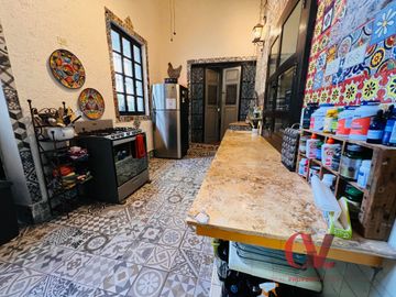 “CASONA LIMON” ESTILO COLONIAL, GRAN  TERRENO Y ESPACIOS