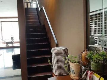 Di Jual Rumah Elite 4 Kamar 2 Lantai di Batununggal, Bandung