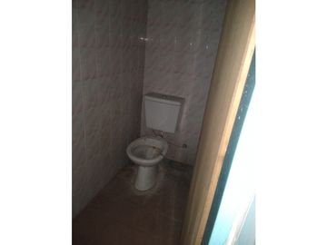 ITUZAINGO NORTE CASA EN PLANTA ALTA CON DOS LOCALES