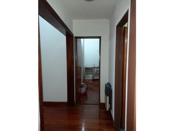 ITUZAINGO NORTE CASA EN PLANTA ALTA CON DOS LOCALES