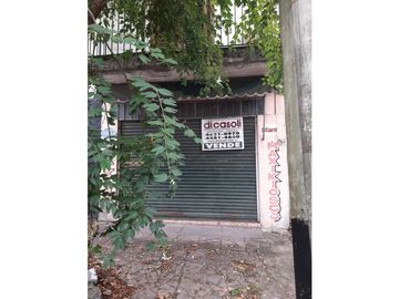 ITUZAINGO NORTE CASA EN PLANTA ALTA CON DOS LOCALES