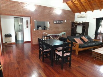 ITUZAINGO NORTE CASA EN PLANTA ALTA CON DOS LOCALES