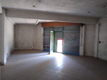 ITUZAINGO NORTE CASA EN PLANTA ALTA CON DOS LOCALES