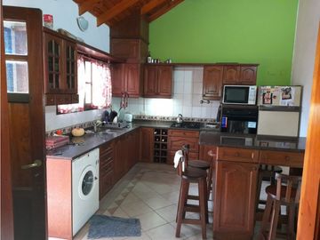 ITUZAINGO NORTE CASA EN PLANTA ALTA CON DOS LOCALES