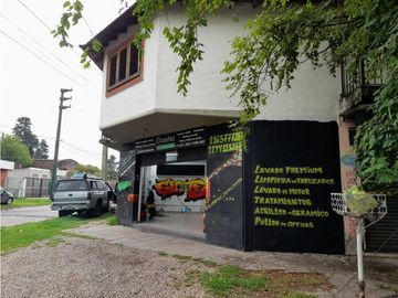 ITUZAINGO NORTE CASA EN PLANTA ALTA CON DOS LOCALES