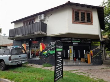 ITUZAINGO NORTE CASA EN PLANTA ALTA CON DOS LOCALES