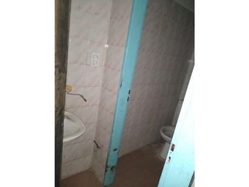 ITUZAINGO NORTE CASA EN PLANTA ALTA CON DOS LOCALES