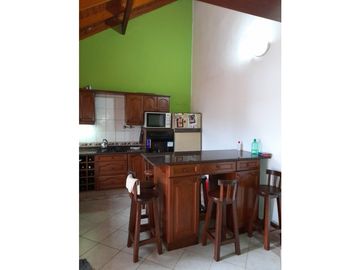 ITUZAINGO NORTE CASA EN PLANTA ALTA CON DOS LOCALES