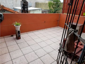 ITUZAINGO NORTE CASA EN PLANTA ALTA CON DOS LOCALES