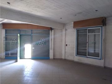 ITUZAINGO NORTE CASA EN PLANTA ALTA CON DOS LOCALES