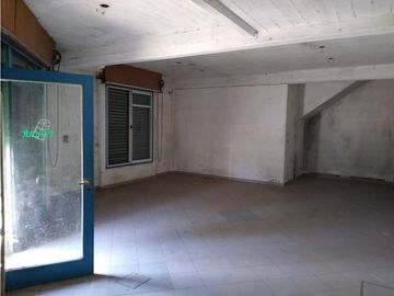 ITUZAINGO NORTE CASA EN PLANTA ALTA CON DOS LOCALES