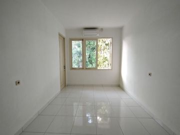 Town House di Jeruk Purut dg Kolam Renang dan Taman & Semi Furnished HSE-A0480