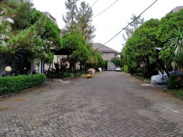 Town House di Jeruk Purut dg Kolam Renang dan Taman & Semi Furnished HSE-A0480