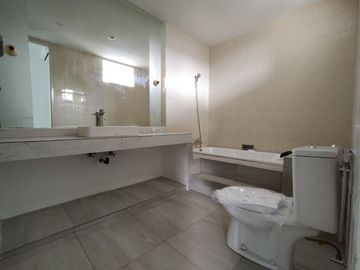 Town House di Jeruk Purut dg Kolam Renang dan Taman & Semi Furnished HSE-A0480