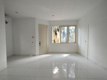 Town House di Jeruk Purut dg Kolam Renang dan Taman & Semi Furnished HSE-A0480