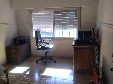 CHALET 4 AMB. CON HERMOSO  PARQUE, EXCELENTE UBICACION