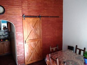 CHALET 4 AMB. CON HERMOSO  PARQUE, EXCELENTE UBICACION