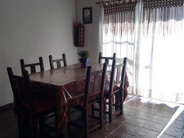 CHALET 4 AMB. CON HERMOSO  PARQUE, EXCELENTE UBICACION
