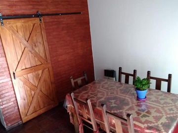 CHALET 4 AMB. CON HERMOSO  PARQUE, EXCELENTE UBICACION