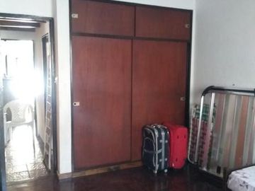 CHALET 4 AMB. CON HERMOSO  PARQUE, EXCELENTE UBICACION