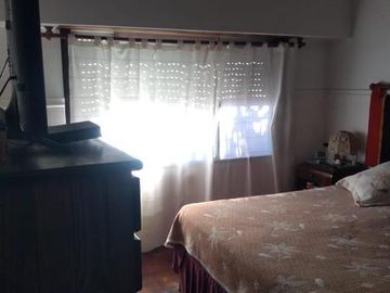 CHALET 4 AMB. CON HERMOSO  PARQUE, EXCELENTE UBICACION