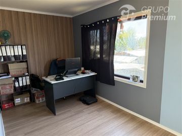 Oficinas + casa nueva en centro de Pitrufquén | 8 privados |