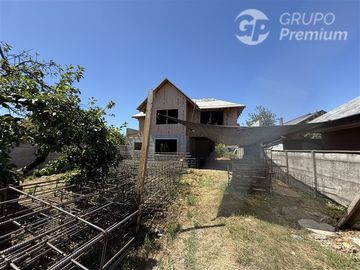 Oficinas + casa nueva en centro de Pitrufquén | 8 privados |