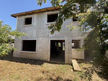 Oficinas + casa nueva en centro de Pitrufquén | 8 privados |