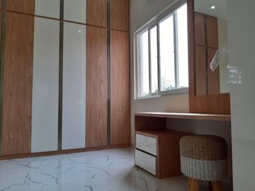 RUMAH BARU FULL FURNISHED DI JLN PALAGAN