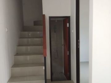 rumah mewah 2 lantai 700 meter dari tiptop ciputat tangerang selatan