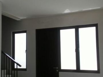 rumah mewah 2 lantai 700 meter dari tiptop ciputat tangerang selatan