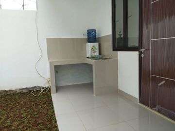 rumah mewah 2 lantai 700 meter dari tiptop ciputat tangerang selatan