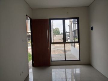 rumah mewah 2 lantai 700 meter dari tiptop ciputat tangerang selatan