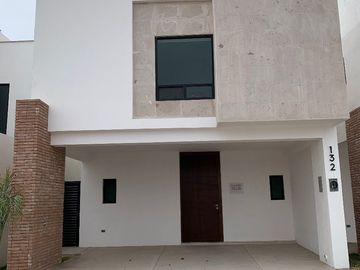 Casa en venta frente al TSM, Paseo del haro, Ampliación Senderos, Torreón