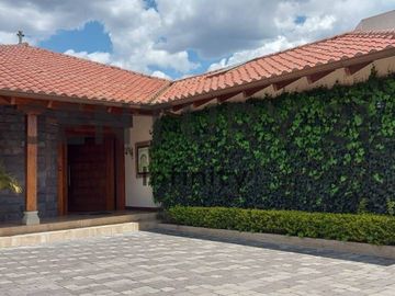 CASA EN VENTA DE LUJO,TUMBACO