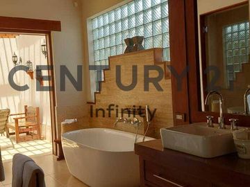 CASA EN VENTA DE LUJO,TUMBACO