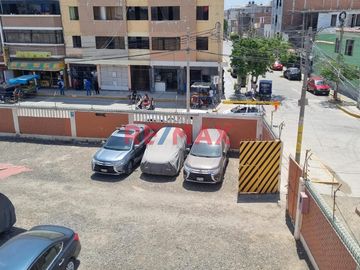 ¡Oportunidad Exclusiva para Inversionistas! 

📍 Ubicado estratégicamente en Los Tumbos 297, Chiclayo, este local comercial representa la inversión p