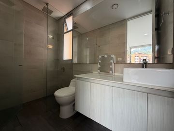 apartamento en arriendo en loma el chocho. Cod A9433794