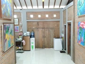 Rumah joglo asri siap huni dengan tanah luas di area Jogja utara