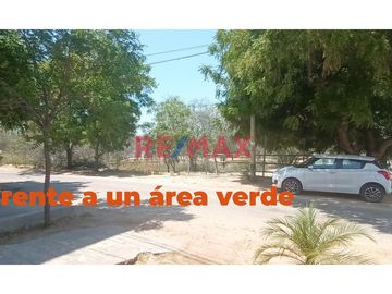 ¡Oportunidad única de inversión y calidad de vida! Adquiere esta amplia y bien ubicada casa en la Urbanización Residencial Lagunas del Chipe, una de l