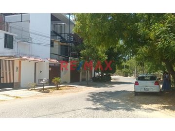 ¡Oportunidad única de inversión y calidad de vida! Adquiere esta amplia y bien ubicada casa en la Urbanización Residencial Lagunas del Chipe, una de l
