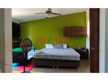 ¡Oportunidad única de inversión y calidad de vida! Adquiere esta amplia y bien ubicada casa en la Urbanización Residencial Lagunas del Chipe, una de l