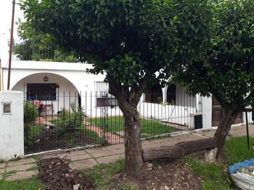 Casa En Venta  Bernal 1200 Ituzaingo