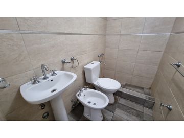 En venta departamento de 2 ambientes con balcón. Zona Macrocentro.