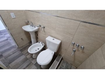 En venta departamento de 2 ambientes con balcón. Zona Macrocentro.