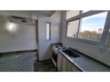 En venta departamento de 2 ambientes con balcón. Zona Macrocentro.