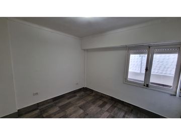 En venta departamento de 2 ambientes con balcón. Zona Macrocentro.
