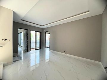 Rumah Mewah Brand New di Lebak Bulus 3 Lantai + Lift