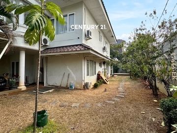 Dijual Rumah Hook Di Pondok Indah Ada Halaman Dan Swimming Pool